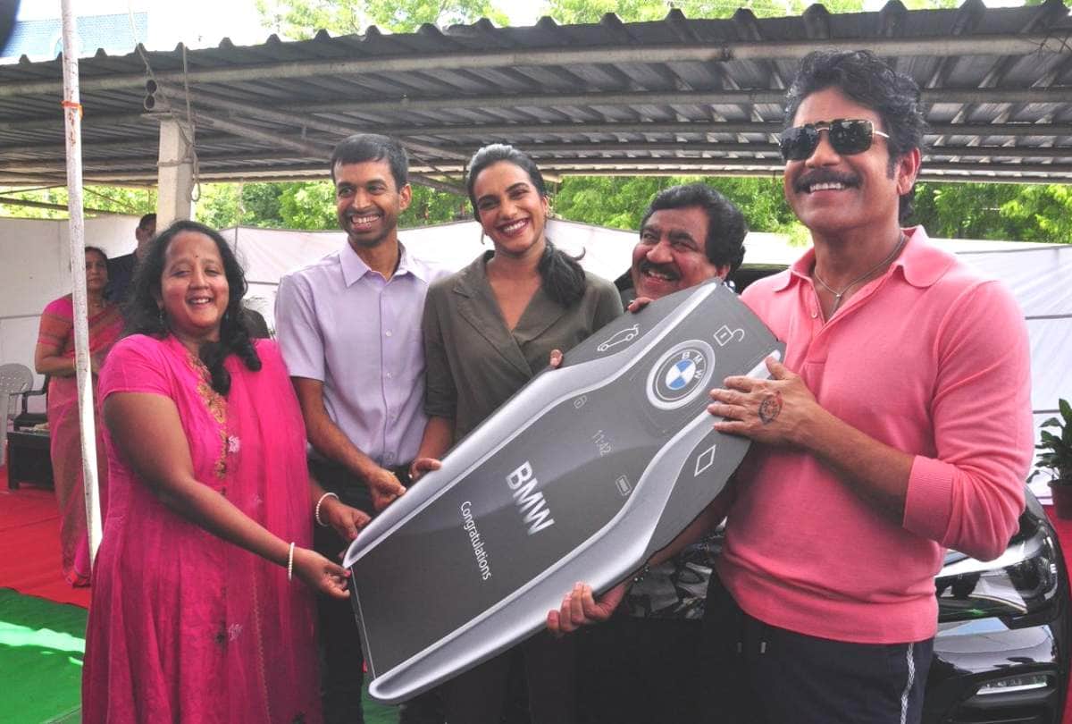south actor nagarjuna akkineni gifts bmw x5 suv to pv sindhu