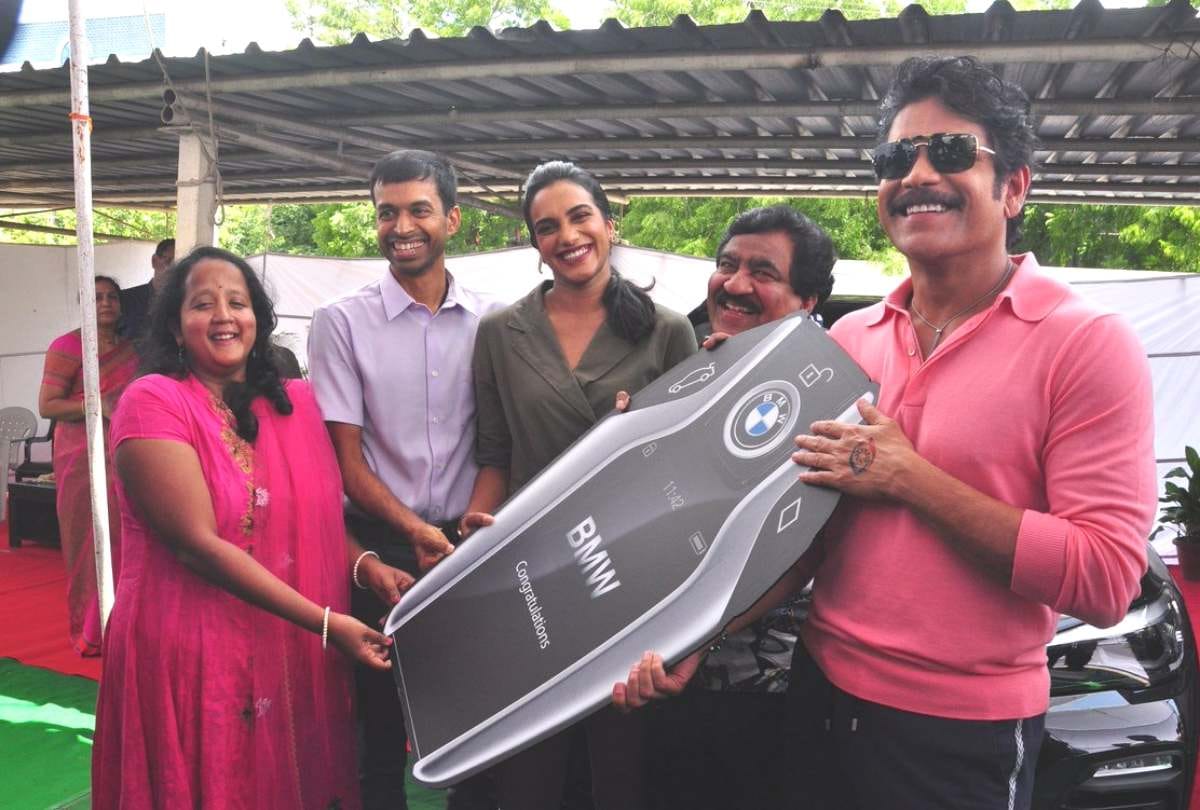 south actor nagarjuna akkineni gifts bmw x5 suv to pv sindhu