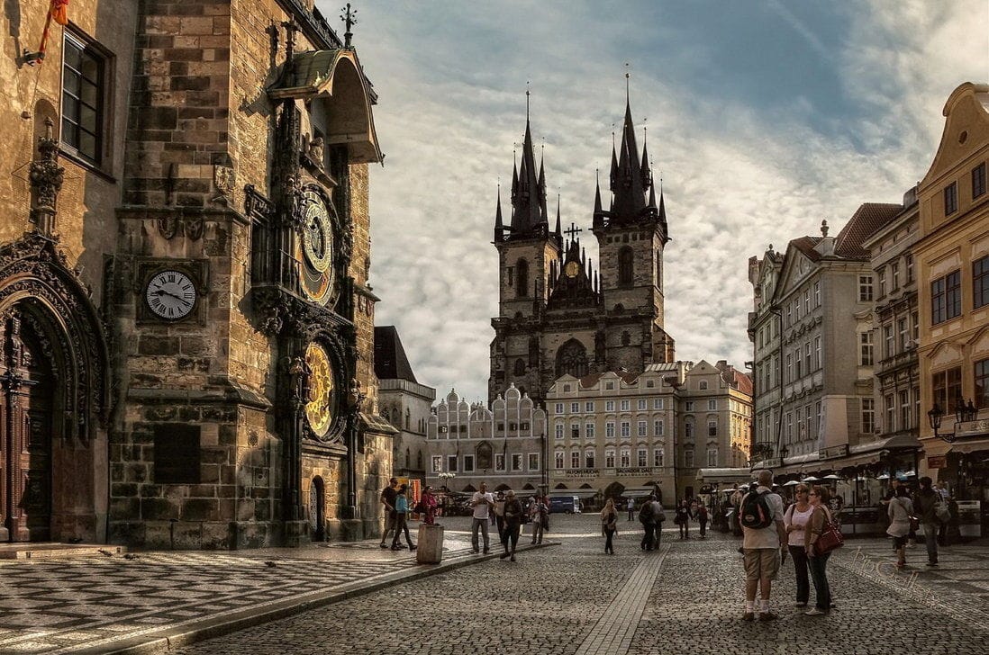 prague tourism places to visit in hindi