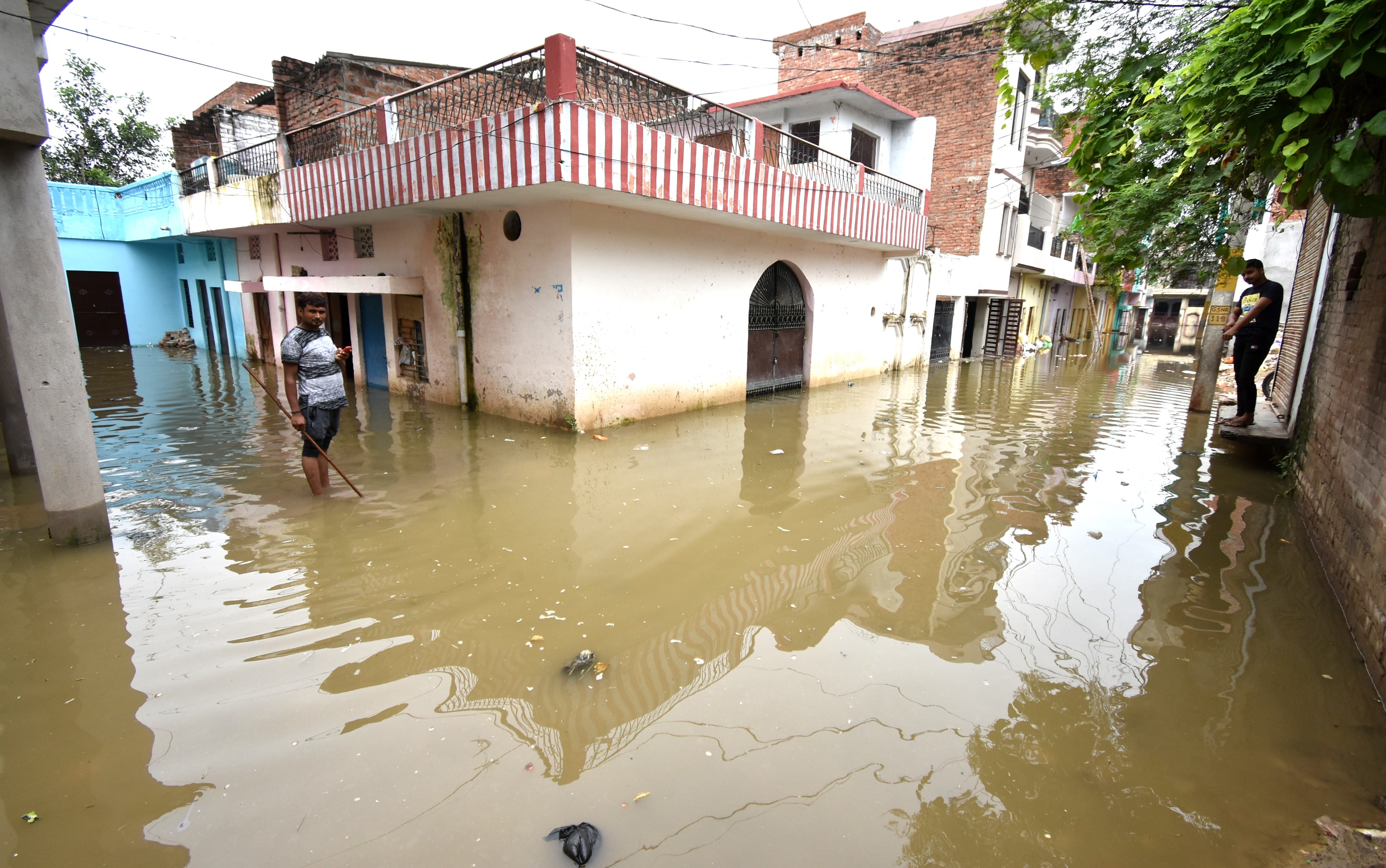 Prayagraj: Flood water enters 30 thousand houses of 18 mohallas