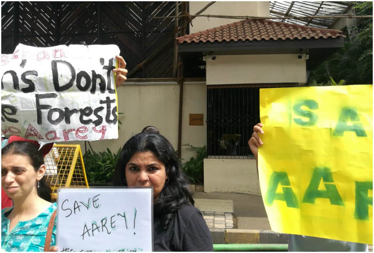 Protest outside Amitabh Bachchan house against Mumbai Metro support MNS leader also slams