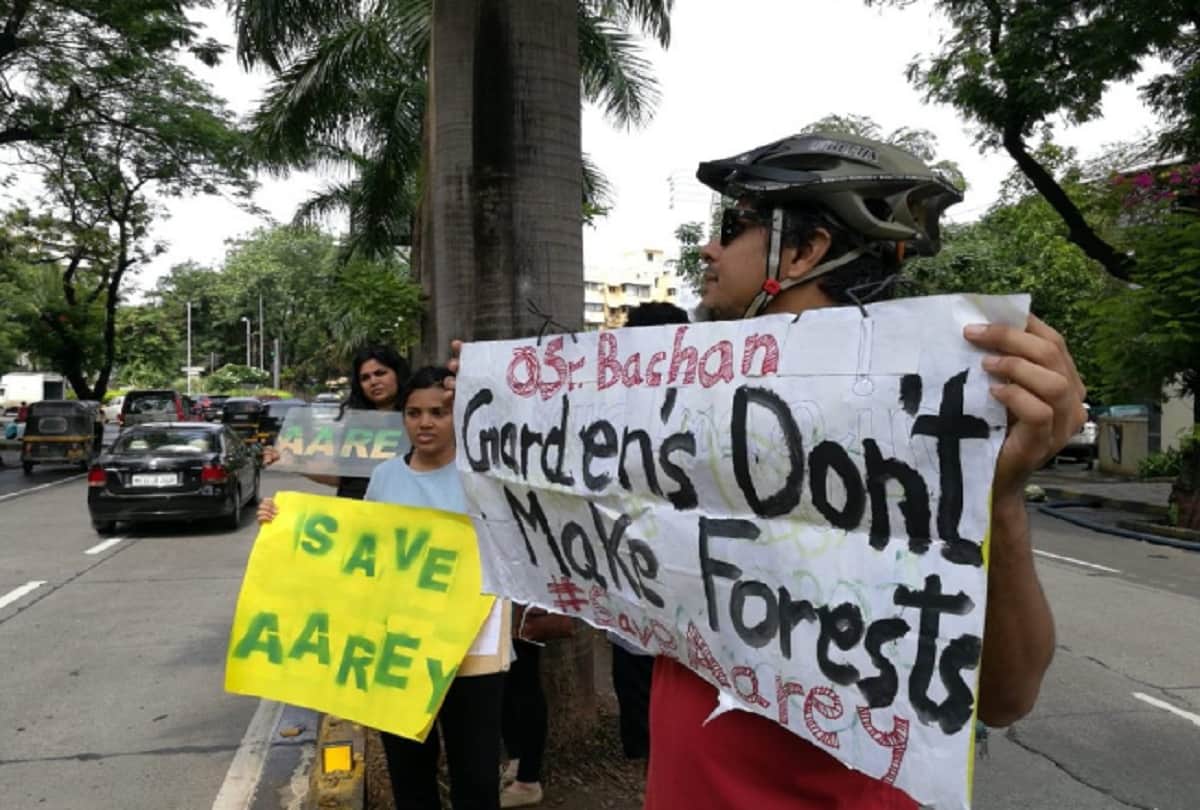 Protest outside Amitabh Bachchan house against Mumbai Metro support MNS leader also slams