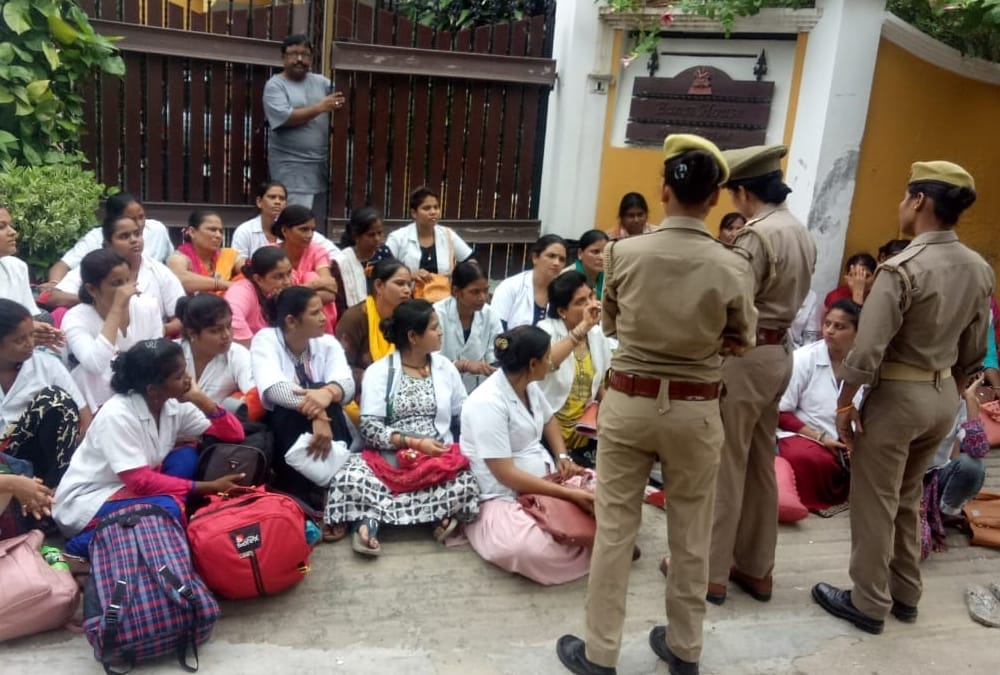 Nurses protest outside of health minister home.
