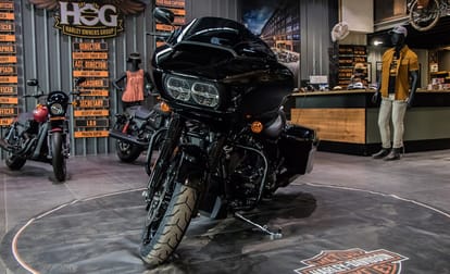 Delhi Traffic Police fined harley davidson road glide special rider to listen inbuilt music system