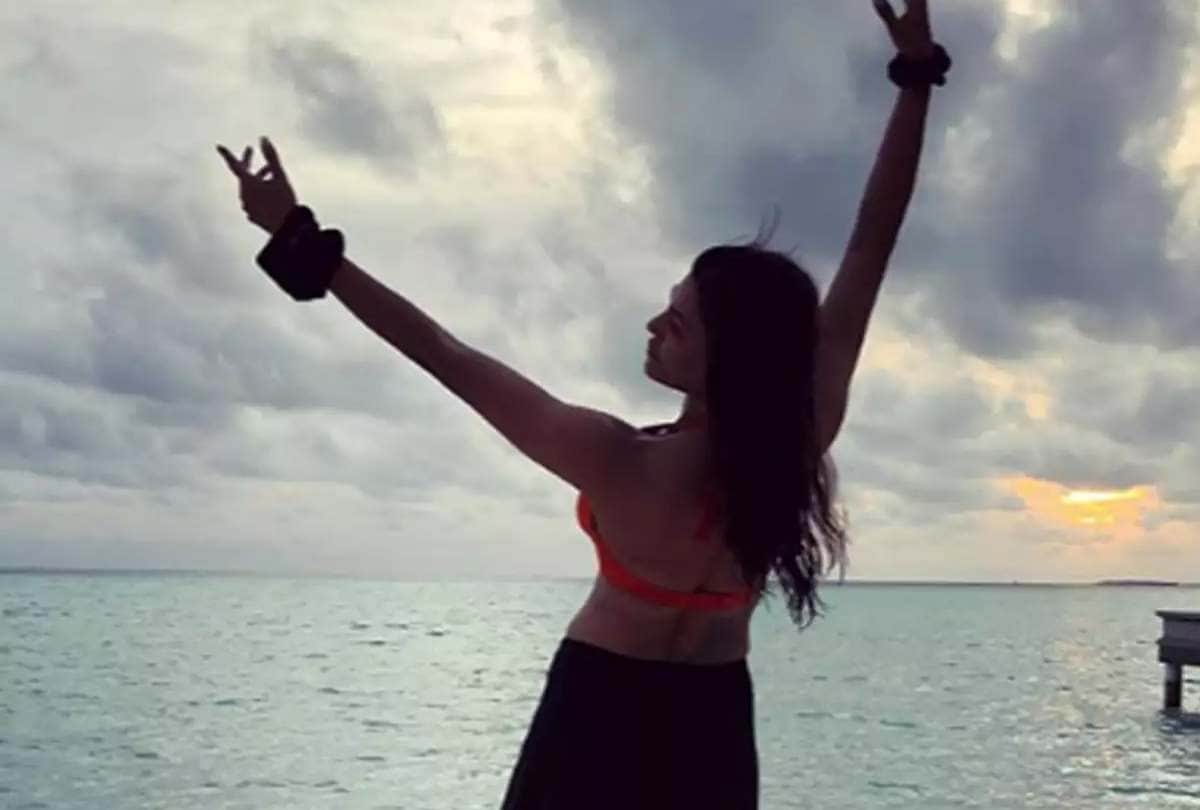 sushmita sen share her school time photo when she was 17
