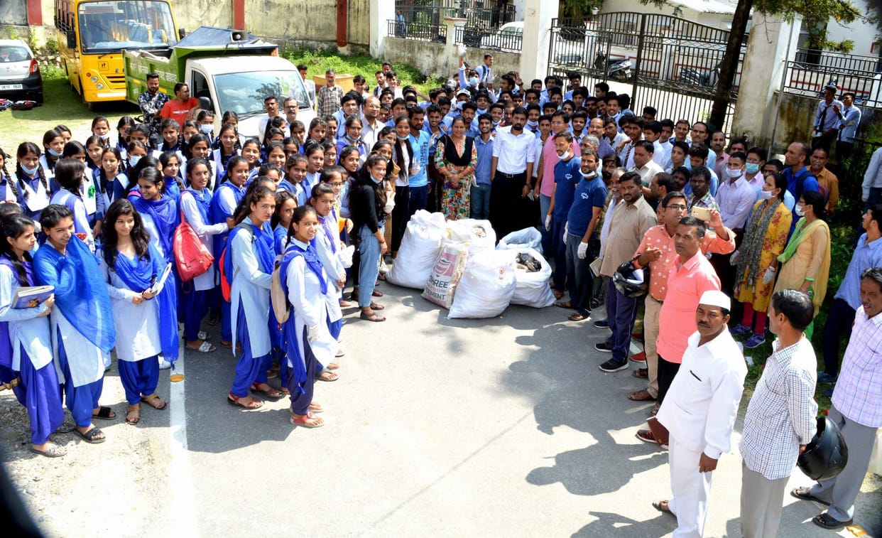 Team of school children left with cleanliness chariot