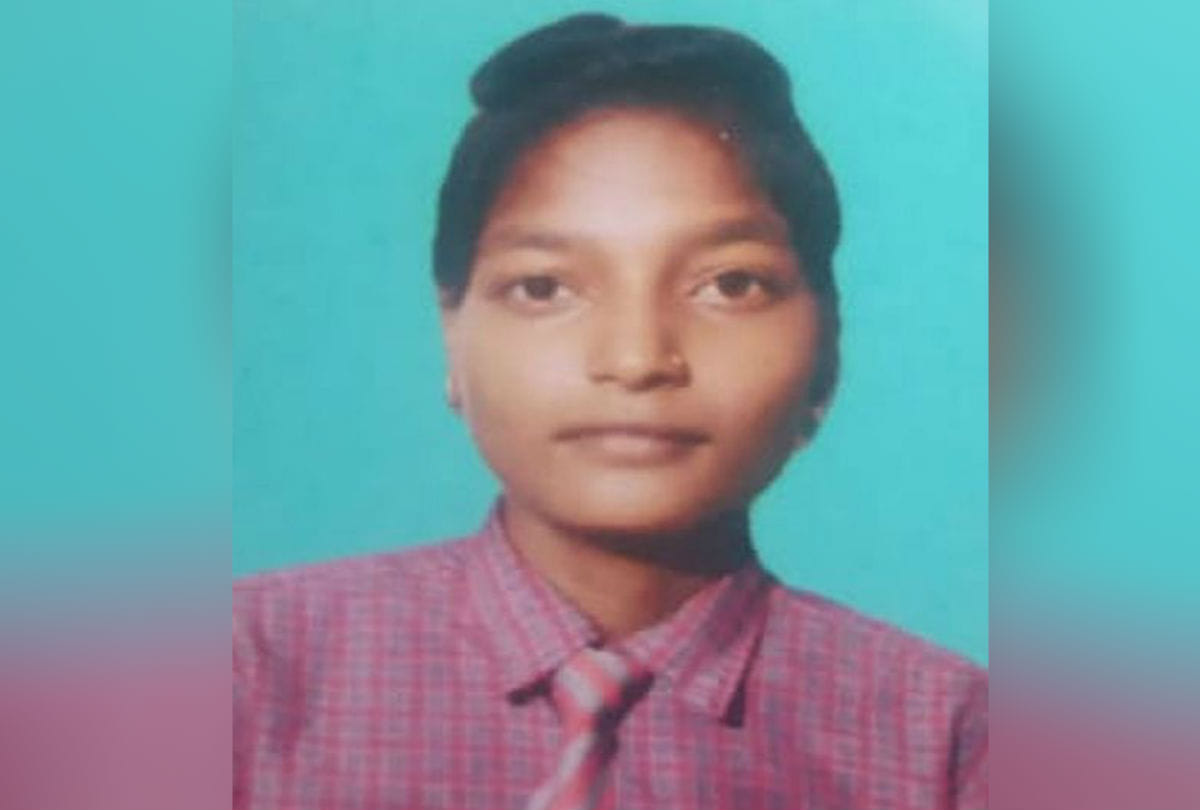 Highschool Girl Student Death in Road Accident Firozabad