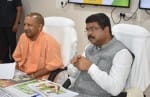 फर्टिलाइजर स्थित हिन्दुस्तान उर्वरक एंव रसायन कारखाने के अधिकारियो के साथ बैठक करते मुख्यमंत्?