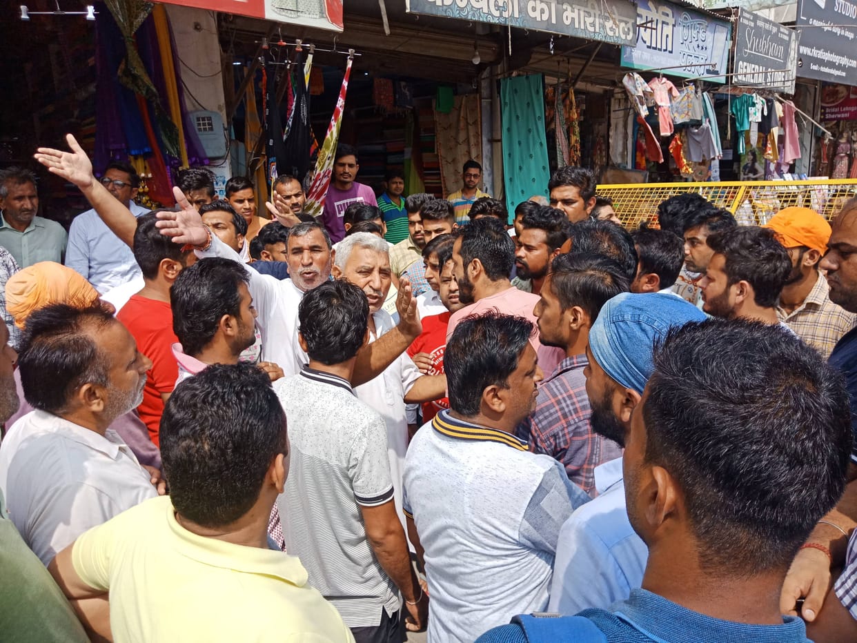 parking, vehicle, shopkeeper, fatehabad