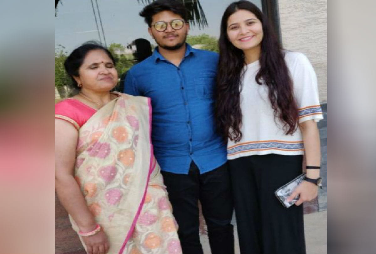 Akanksha Will Be The Golden Girl Of Convocation in dr. bhimrao ambedkar university