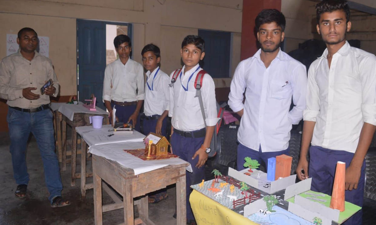 Show models in science exhibition
