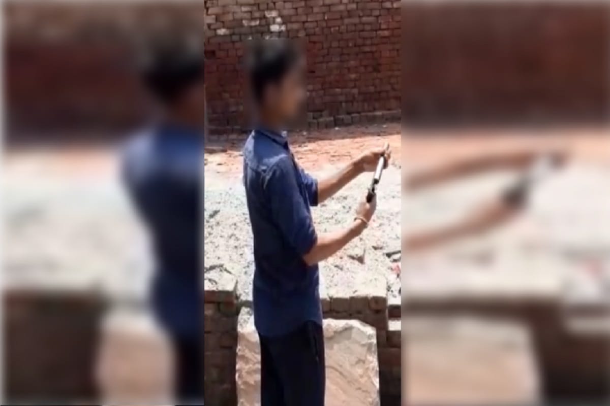 Police arrested the boy firing with pistol in Baghpat