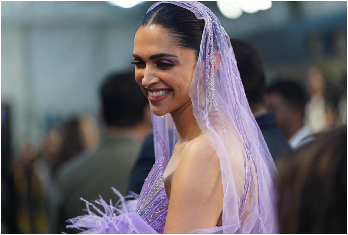 deepika padukone share her remark card photo ranveer singh comment