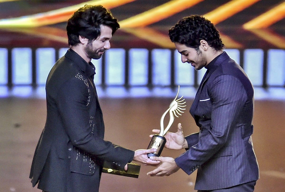 Ishaan Khatter reaction on Shahid kapoor after awarded the Best Debut at IIFA Awards 2019