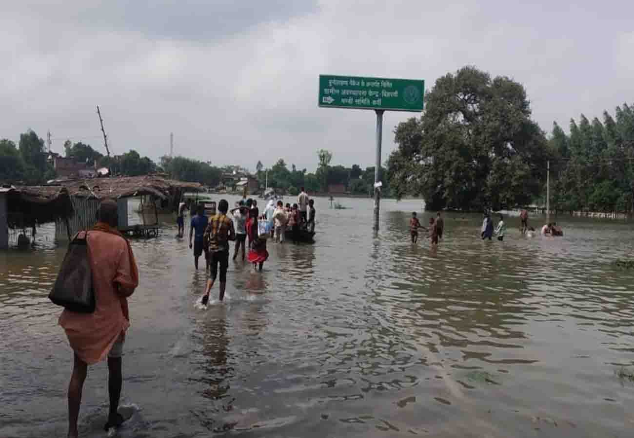 Yamuna and mandakini river rising water level make trouble for people in up