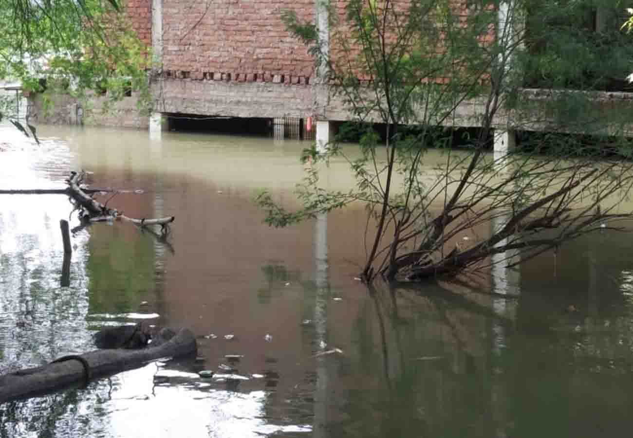 Yamuna and mandakini river rising water level make trouble for people in up