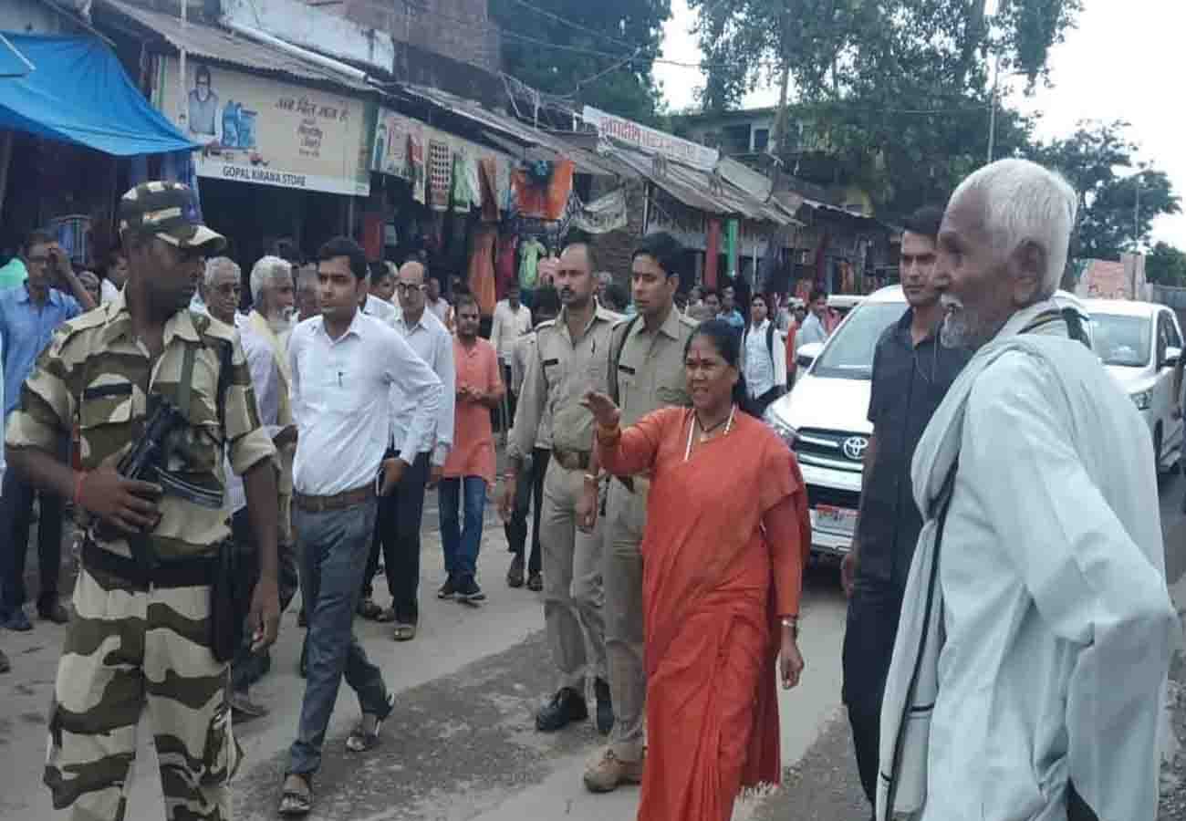 केंद्रीय मंत्री का काफिला फंसा