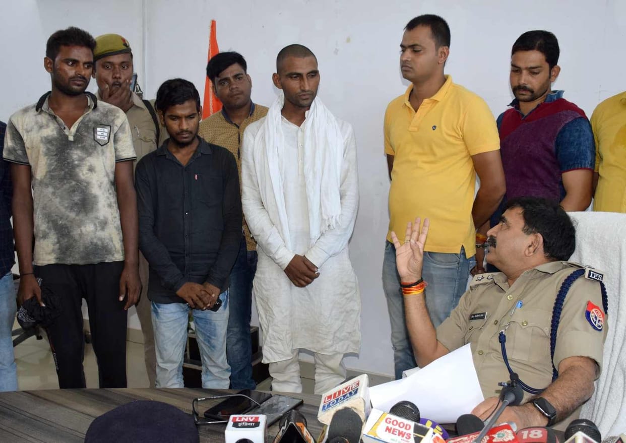 Stolen vehicles were sold on OLX, three arrested