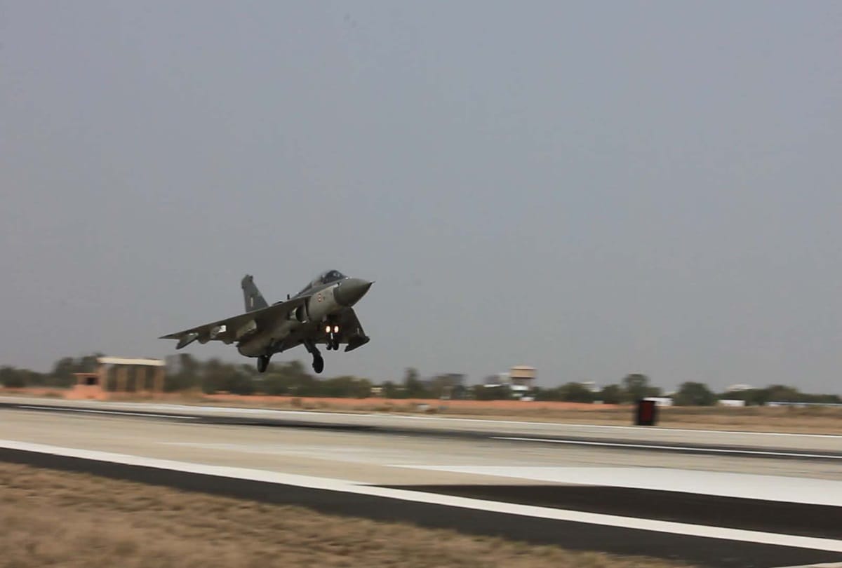 IAF Figther Aircraft LCA Tejas Specification, Know About indigenous HAL LCA Aircraft