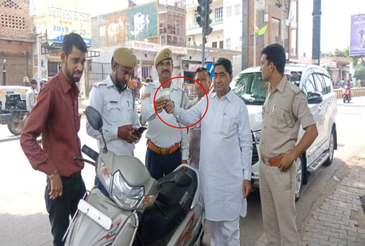 mathura traffic polic cut challan mayor give penalty