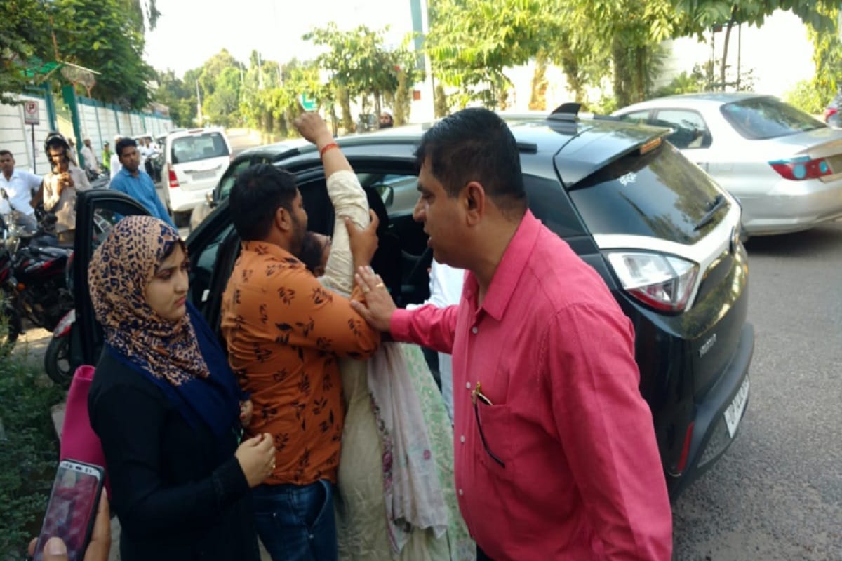 Daroga ruckus near SSP office for triple talaq case in Meerut district