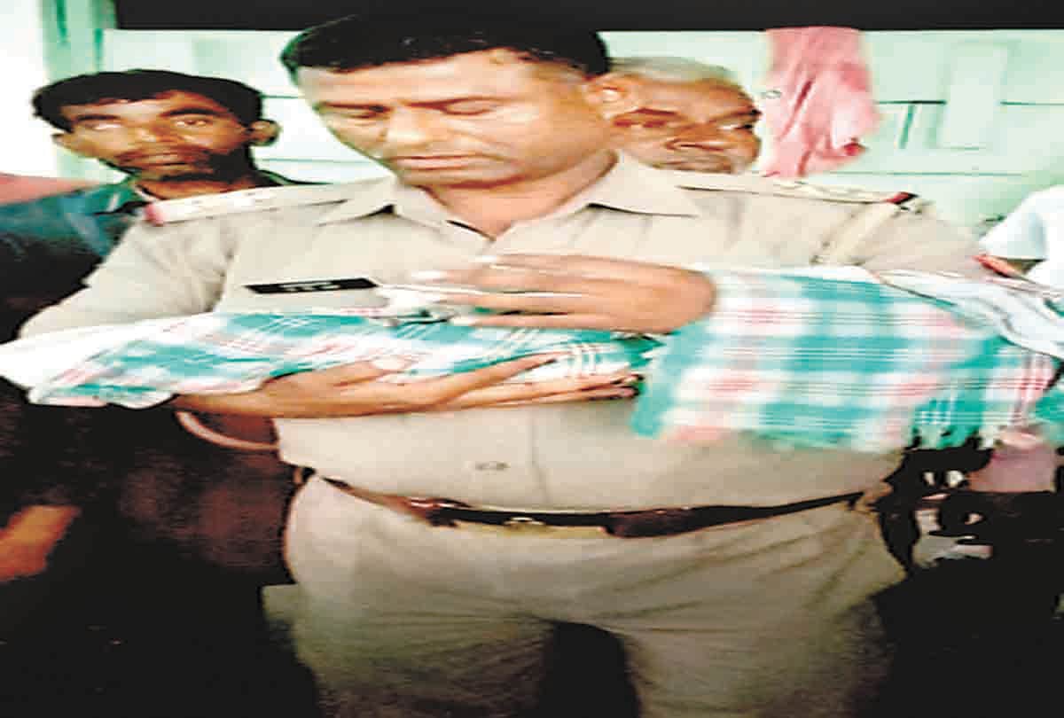 Pratapgarh: Throwing the newborn in the bushes, adopted