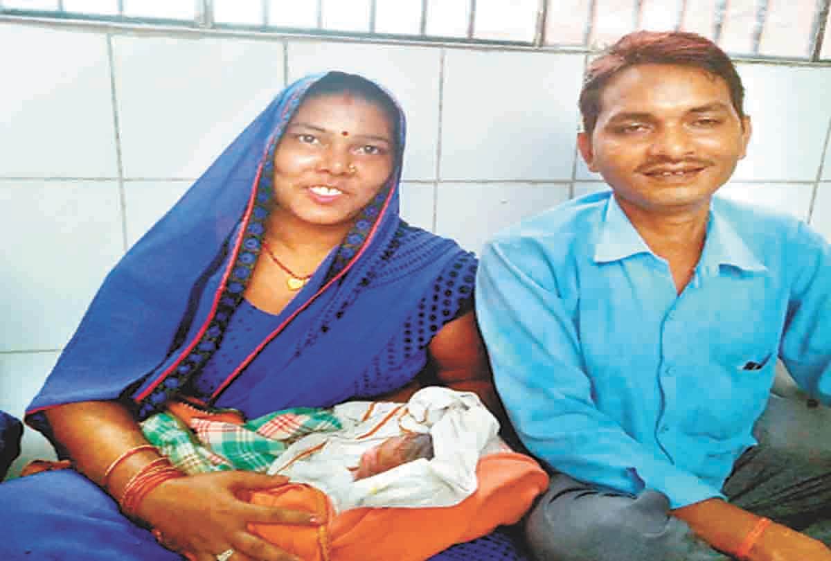 Pratapgarh: Throwing the newborn in the bushes, adopted