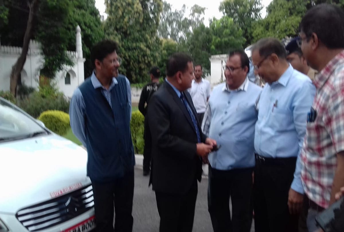 UP DGP OP Singh reaches AMU to inaugurate hostel and attend seminar