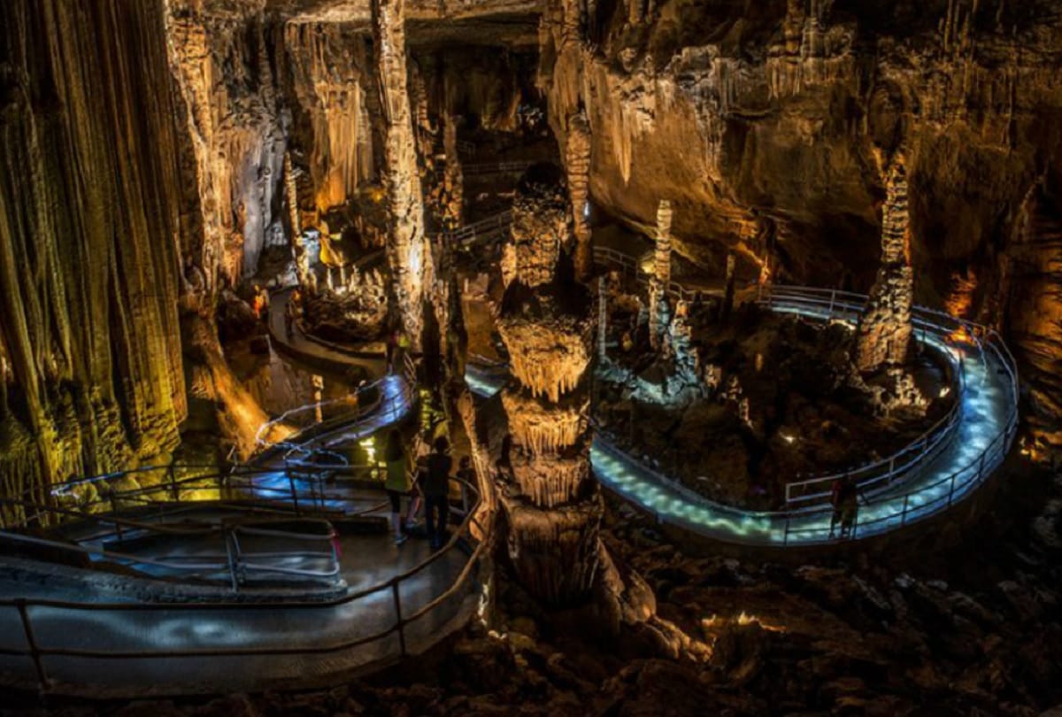 Underground places on earth who looks like heaven