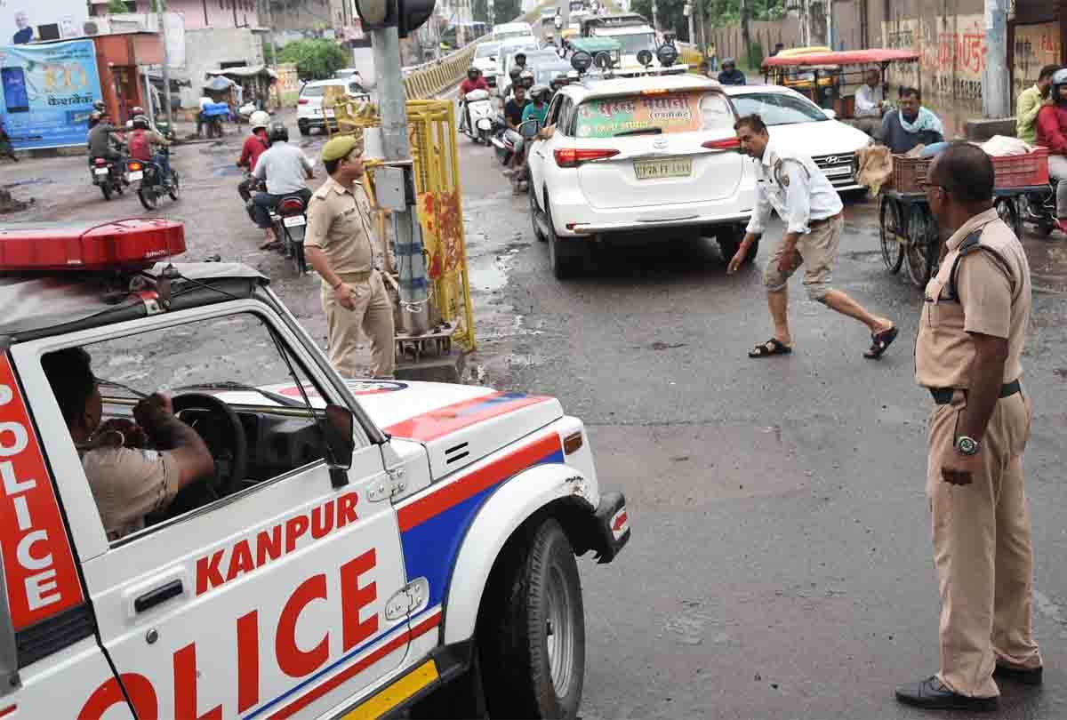 This traffic soldier from Kanpur stop bjp up president car