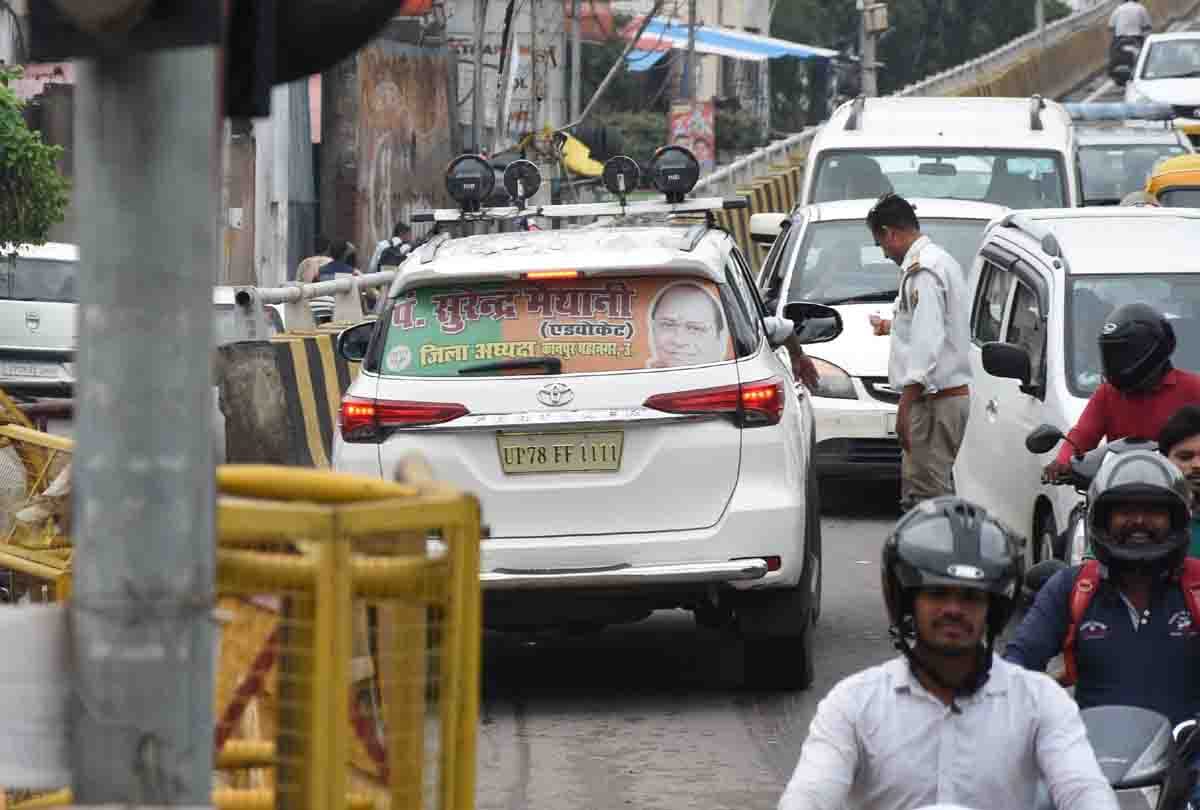 This traffic soldier from Kanpur stop bjp up president car
