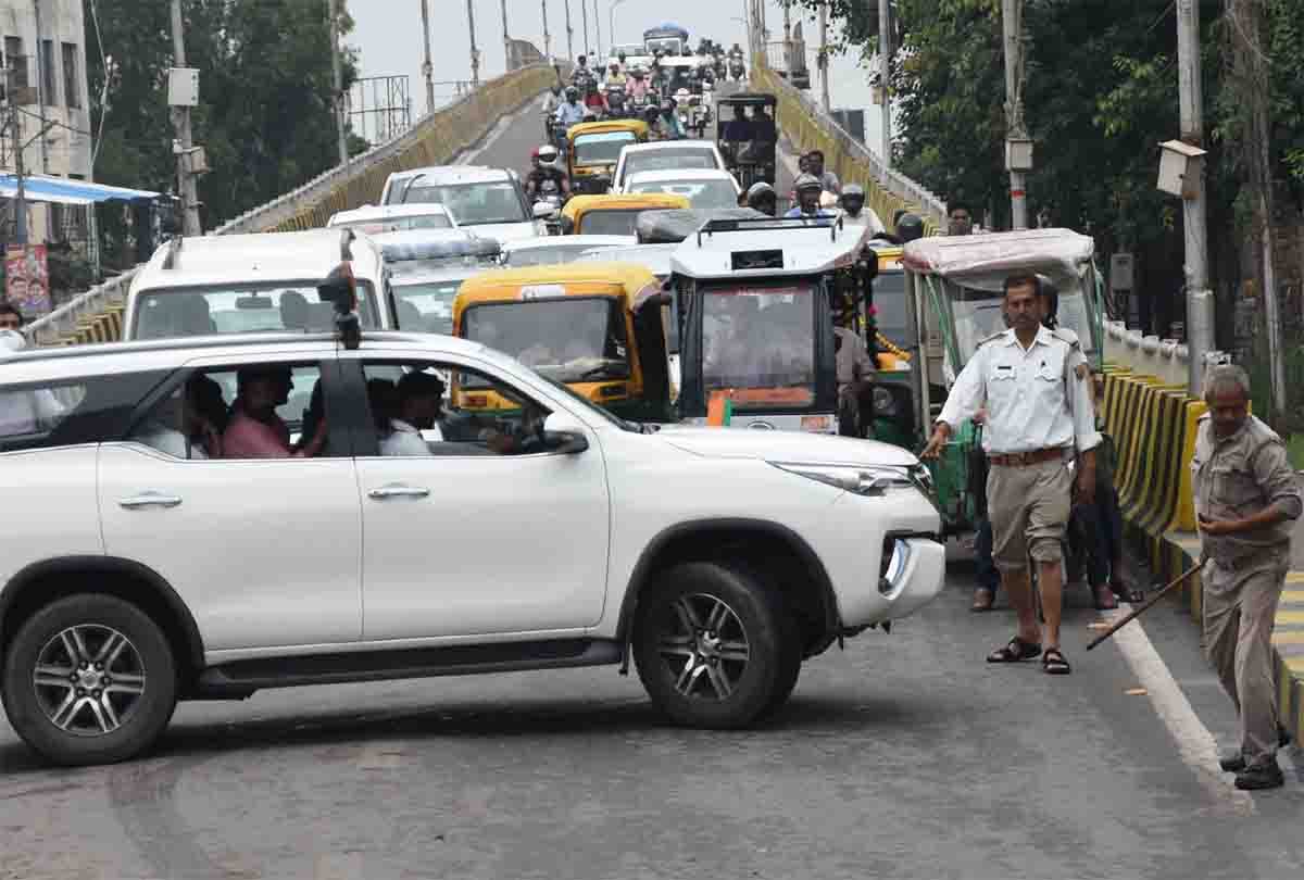 This traffic soldier from Kanpur stop bjp up president car