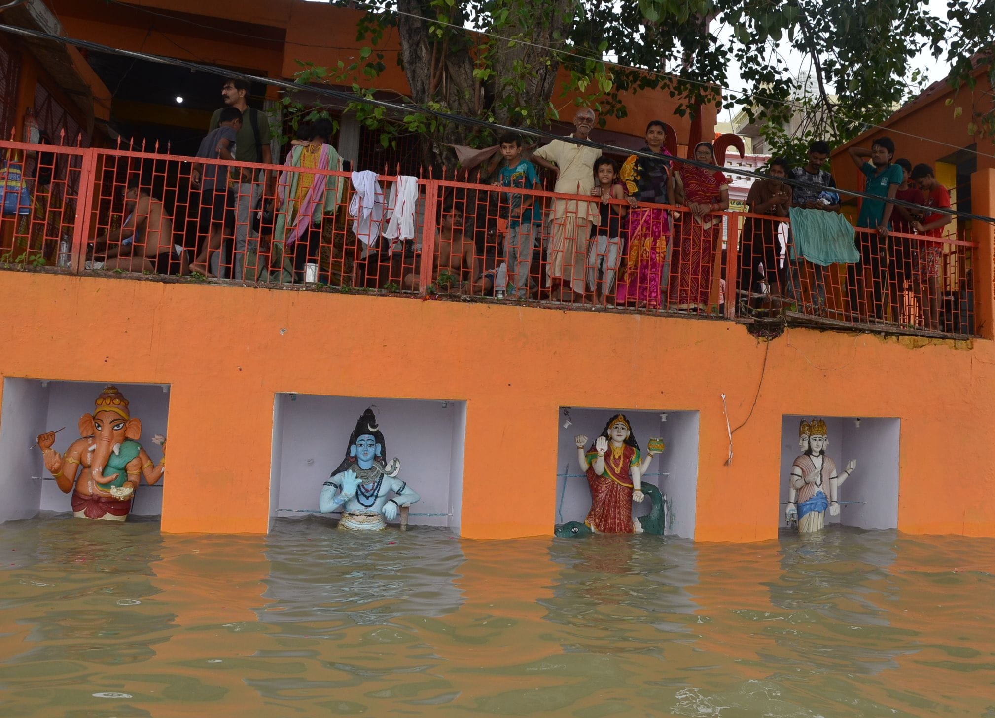 Prayagraj: Vikral Yamuna, beyond the danger mark, water filled in hundreds of colonies