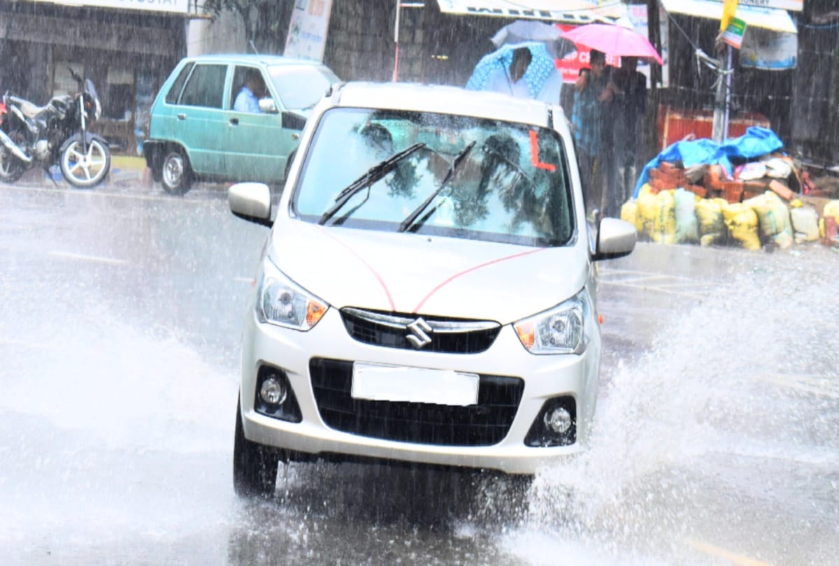 himachal weather report: heavy rainfall recorded in dharamashla, Water entered into homes
