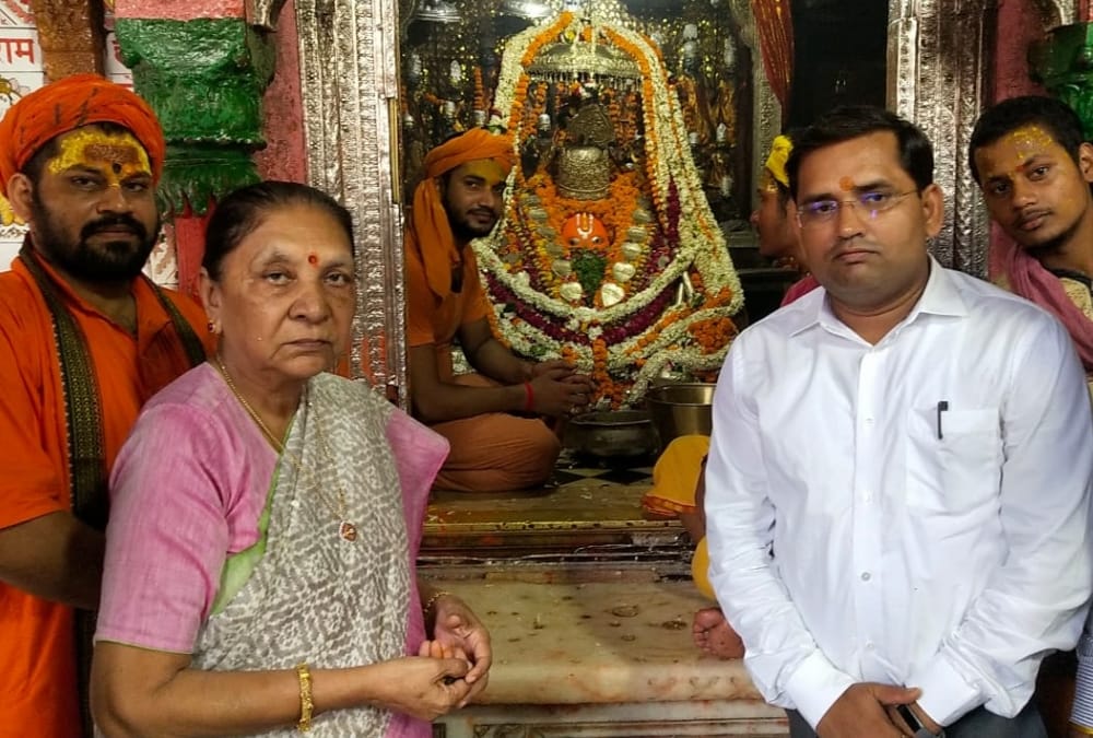 UP Governor Anandi Ben Patel offers prayer in Hanuman Gadhi in Ayodhya.