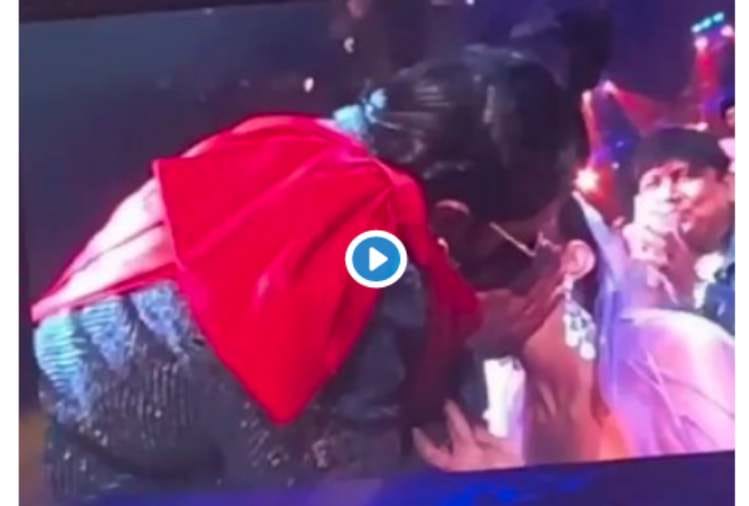 iifa awards ranveer singh kissed deepika padukone makes her teary-eyed