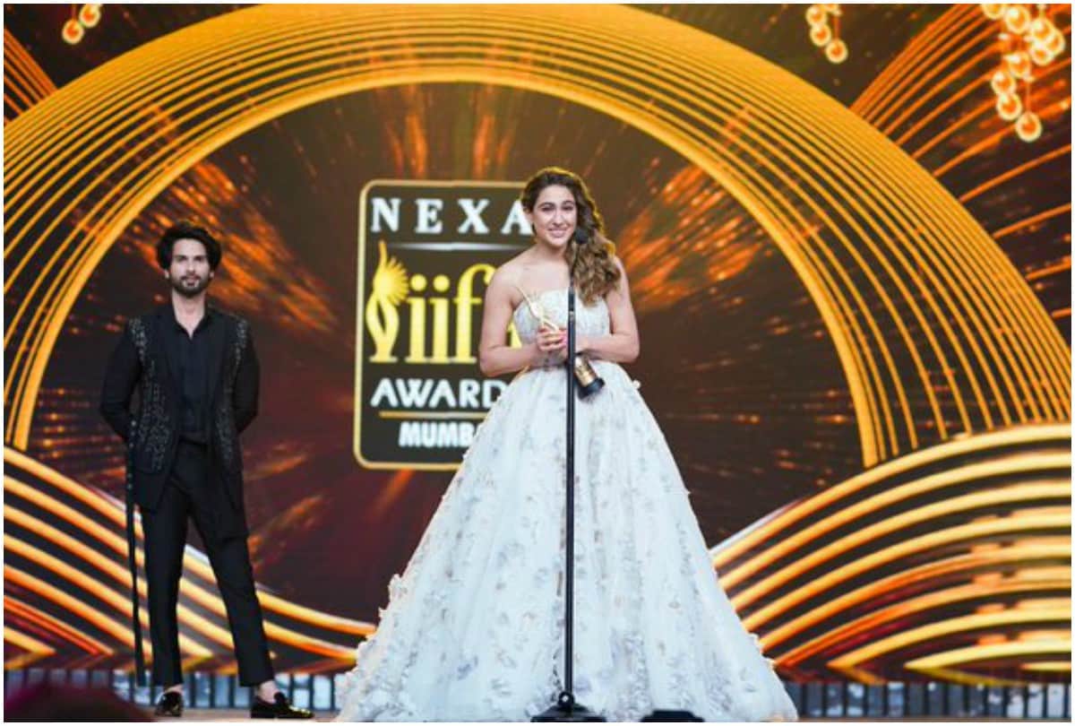 sara ali khan looks fairy in white princess gown at iifa awards 2019
