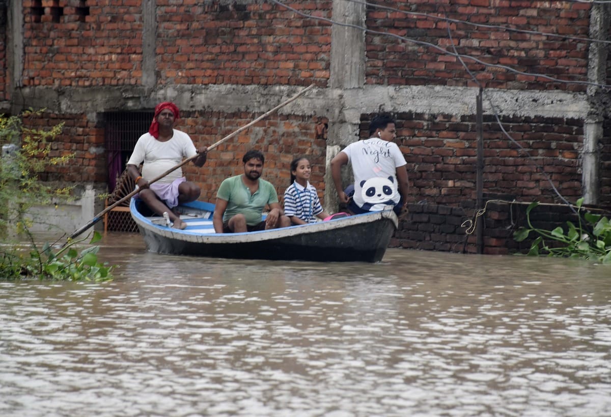 Ganga crossed danger mark increasing water level in purvanchal district