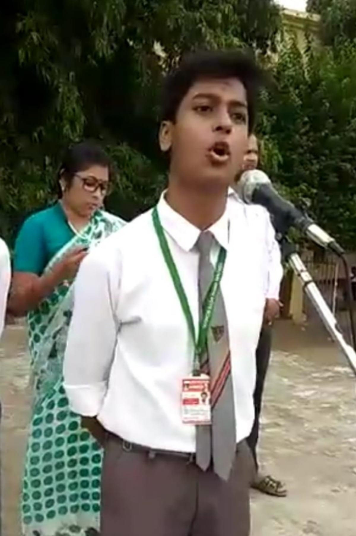 priyanka gandhi share video of varanasi school student speech on mahatma gandhi