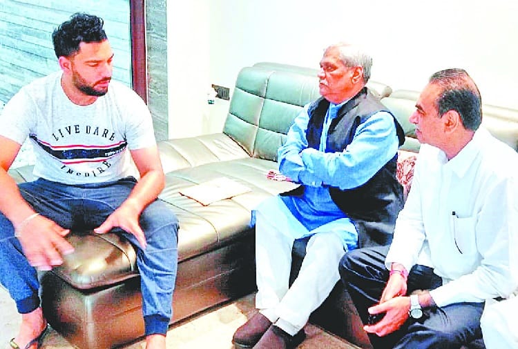 BJP leader prabhat jha meets yuvraj singh