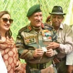 सीडीएस बिपिन रावत अपनी पत्नी के साथ