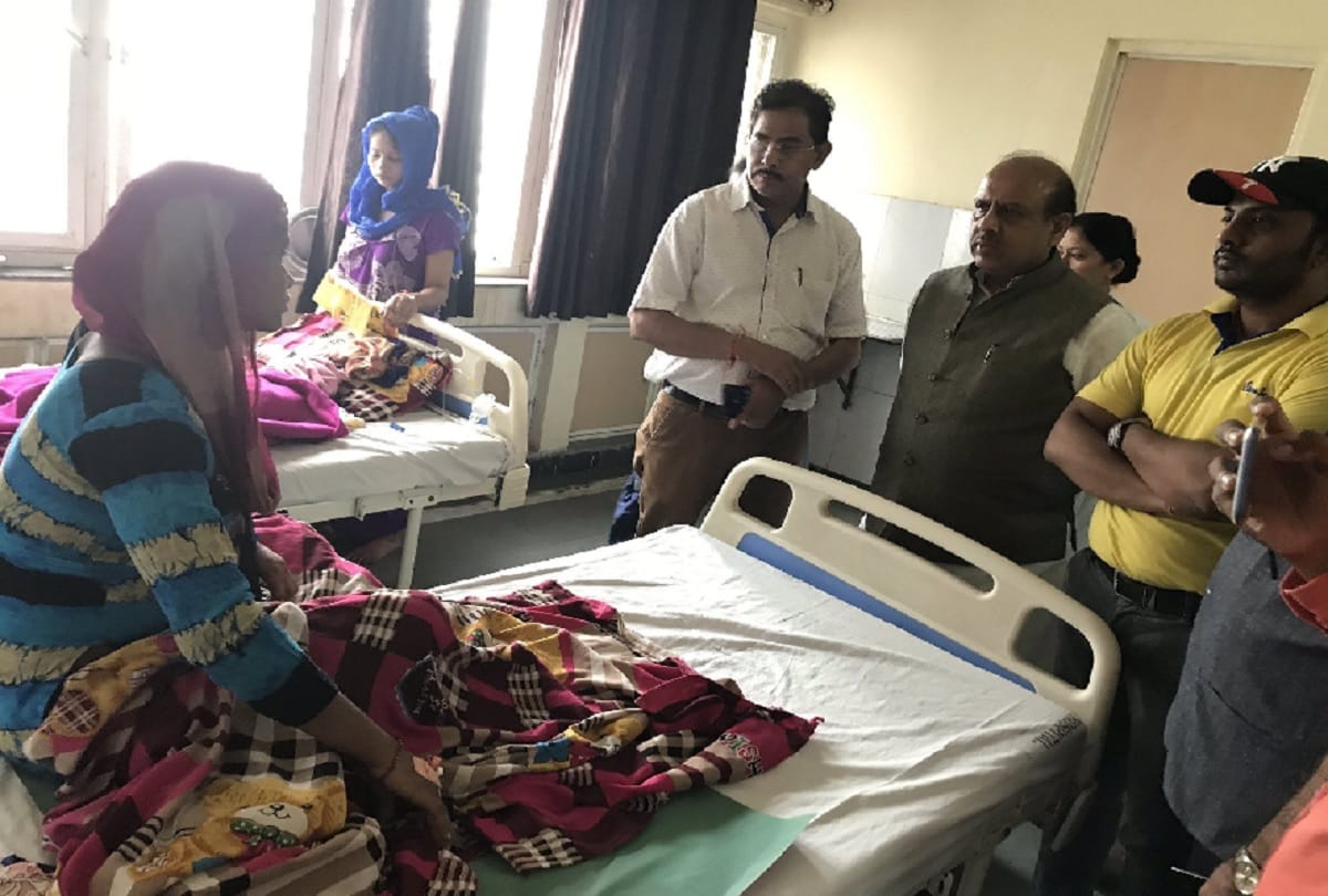 delivery in the parking of government hospital in delhi