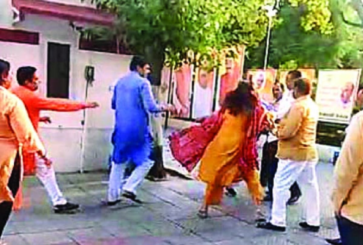 Husband Slapped Former Mayor in Delhi BJP Office