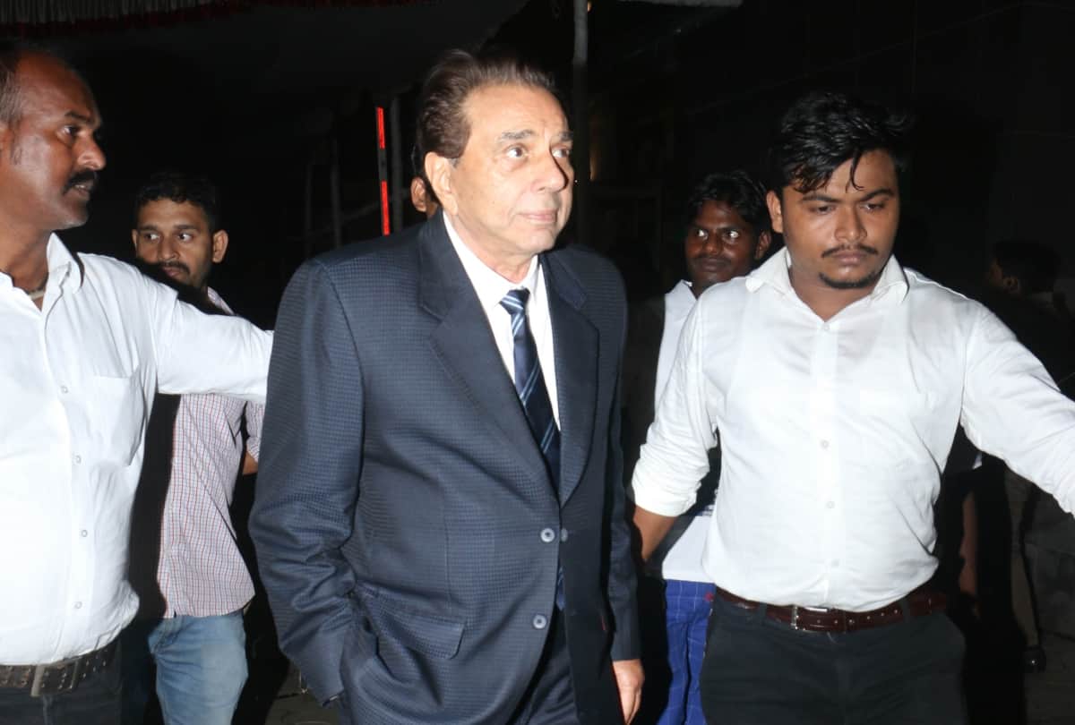 Pal Pal Dil Ke Pass Screening Dharmendra Wife Prakash Kaur and Sunny Deol Wife Spotted