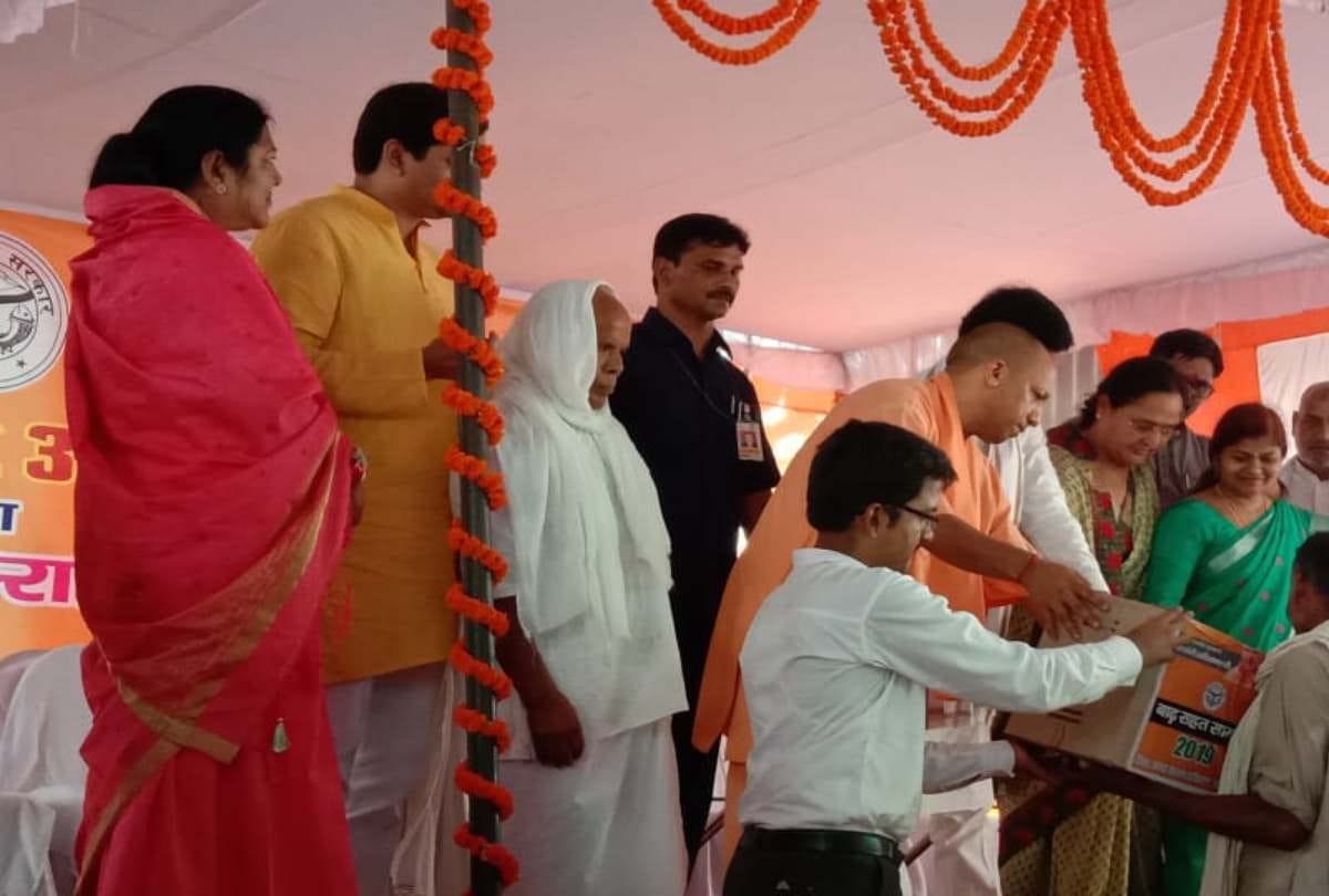 CM Yogi Adityanath reaches Ghazipur to meet flood victims UP news