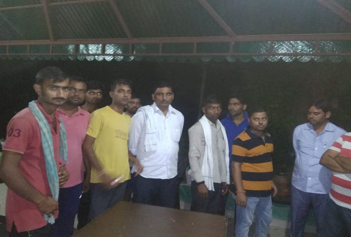 unknown person attempts to murder retired daroga in firozabad