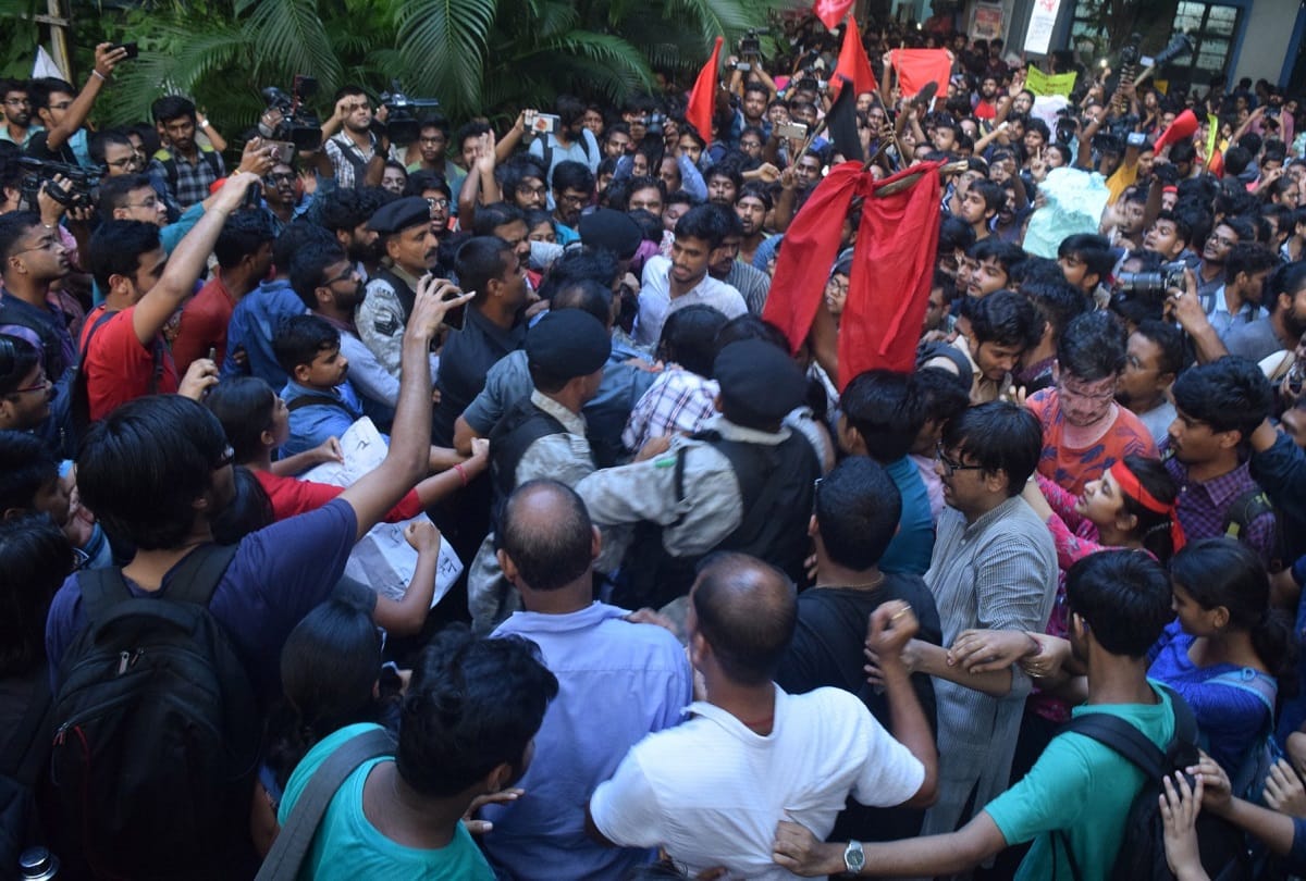 union minister babul supriyo faced massive protest from jadavpur university students, see pictures