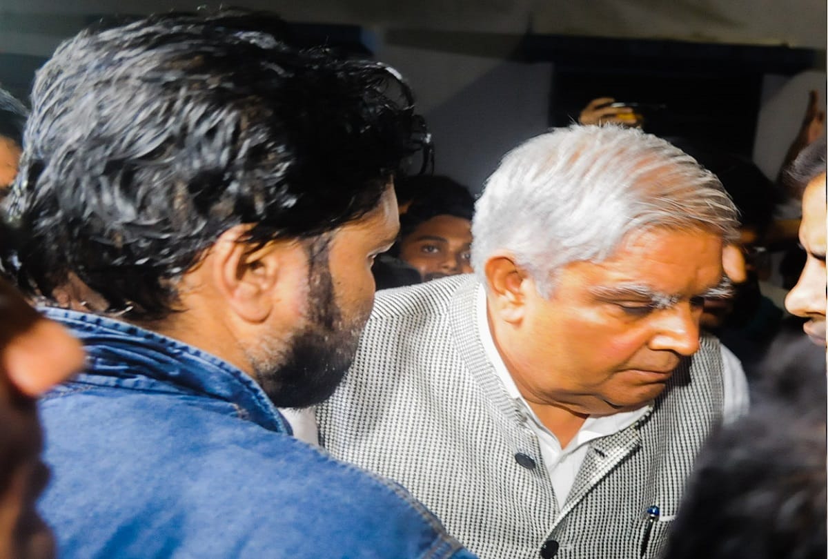 union minister babul supriyo faced massive protest from jadavpur university students, see pictures