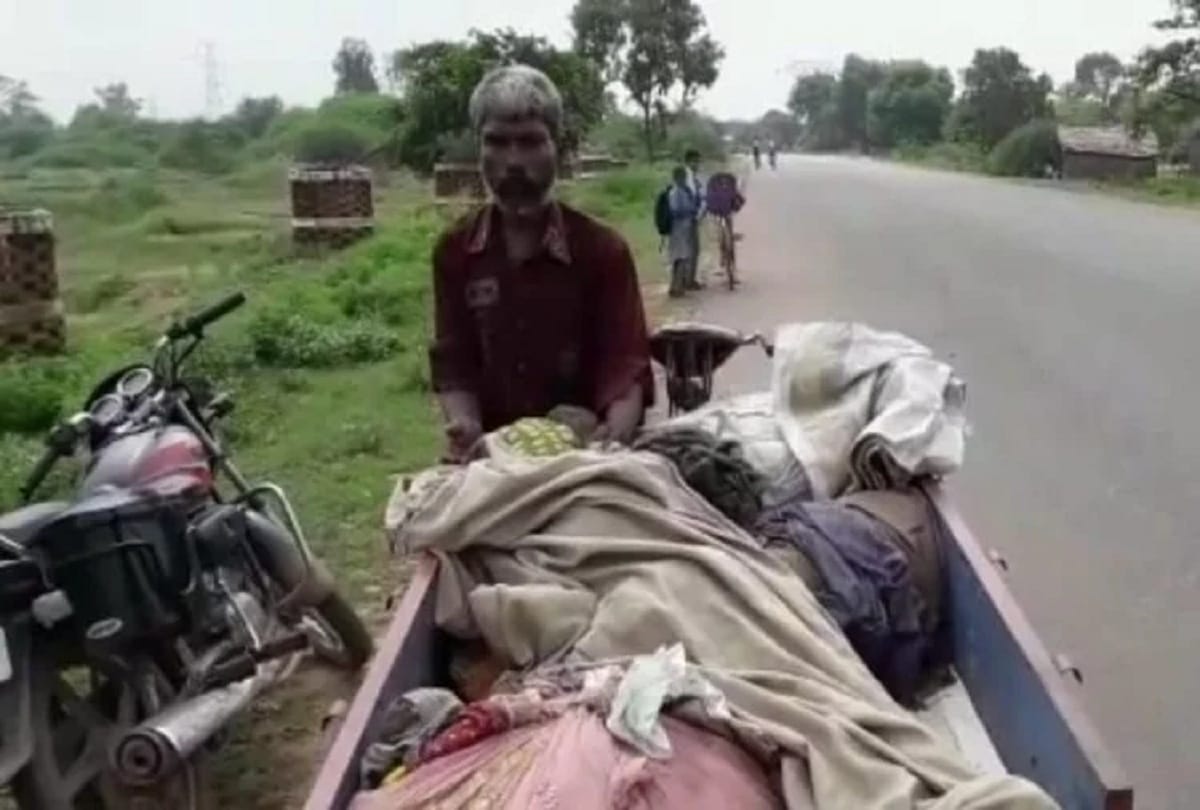 exclusive- Embarrassing: Ambulance not found, wife's body taken from rickshaw trolley