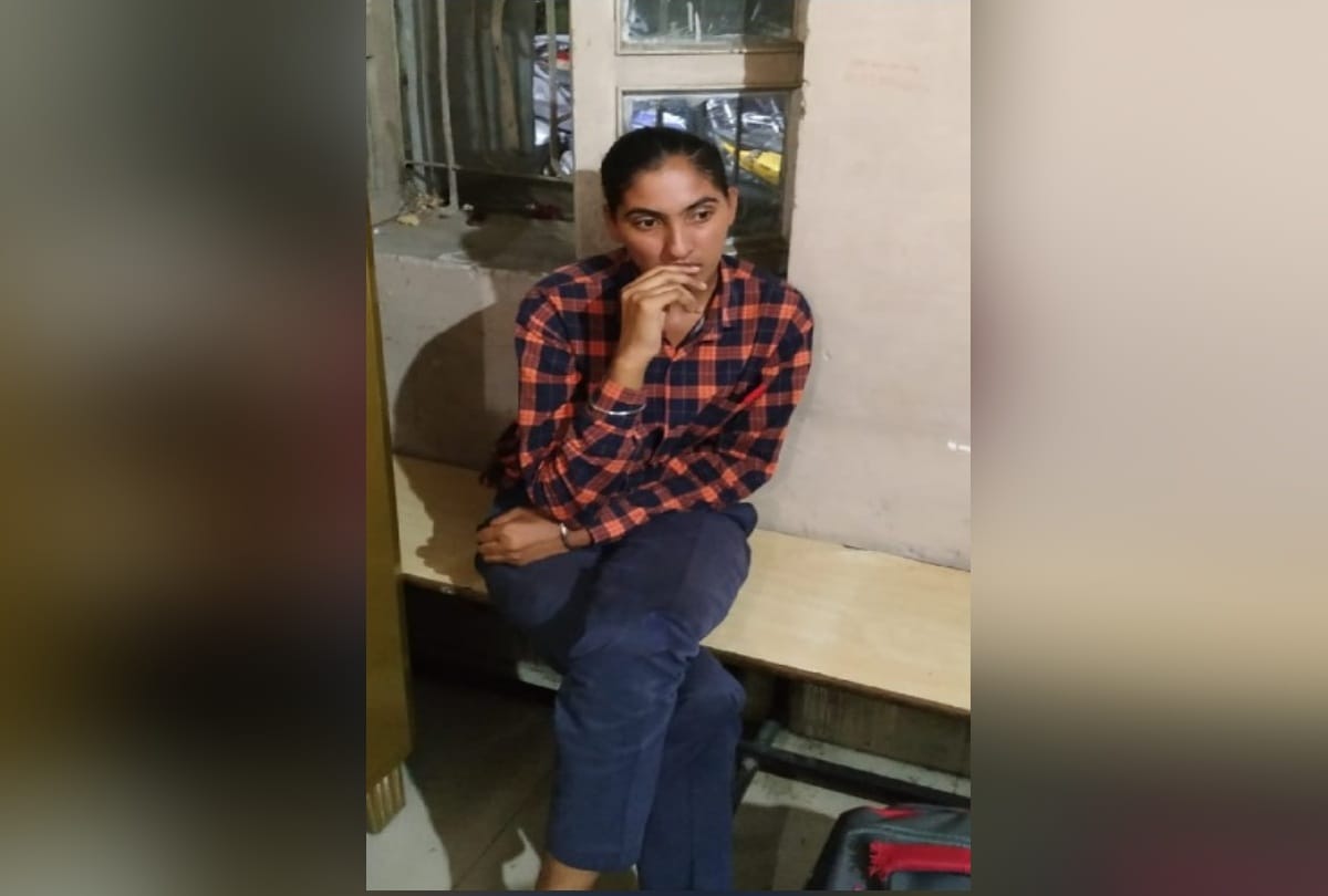 A suspected woman has been arrested from Ghaziabad police line